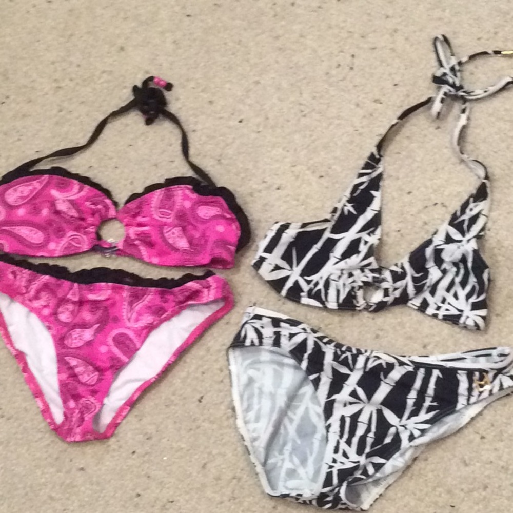 Adorable bikinis 👙!!